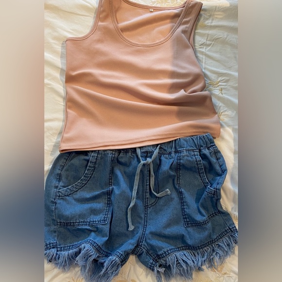 NEW(NOTAGS🤷🏻‍♀️)SZ-M Soft Knit TankTop & Basic Fringed Denim Front Tie Shorts - Picture 8 of 16